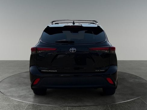 Used 2023 Toyota Highlander XLE AWD/4WD image 8