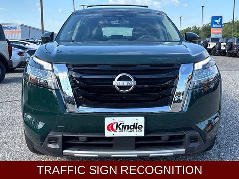 Used 2023 Nissan Pathfinder SL AWD/4WD image 2