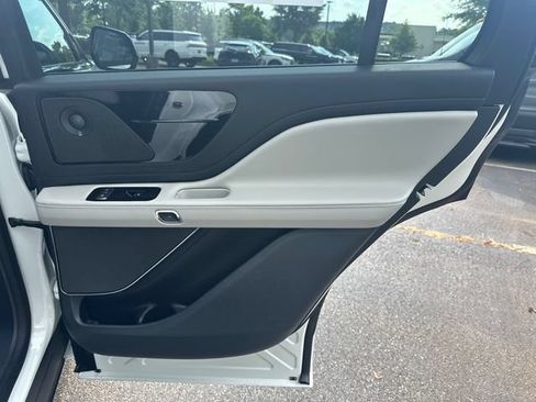New 2026 Lincoln Aviator Reserve w/ Jet Appearance Package AWD/4WD image 17