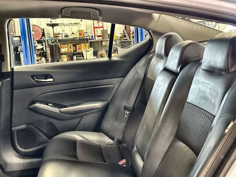 Used 2024 Nissan Altima 2.5 SR FWD image 24