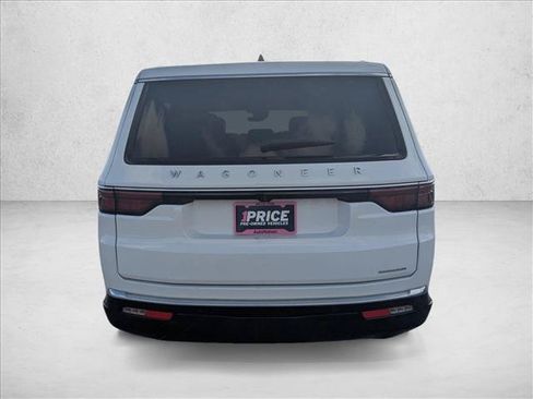 Used 2024 Jeep Wagoneer L Series II RWD image 6