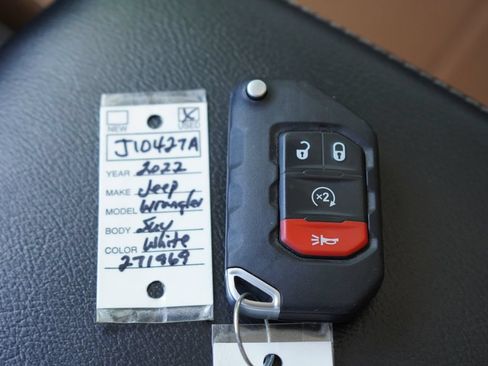 Used 2022 Jeep Wrangler Unlimited Sahara w/ Cold Weather Group AWD/4WD image 38