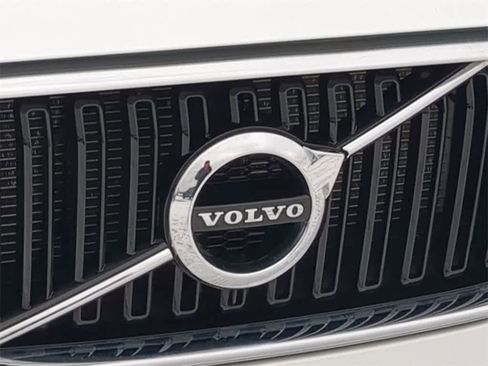 Used 2021 Volvo XC60 T5 Momentum w/ Premium Package image 11