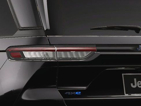 New 2024 Jeep Grand Cherokee Trailhawk w/ Advanced Protech Group II AWD/4WD image 15