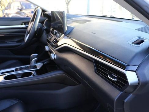 Used 2023 Nissan Altima 2.5 SR w/ SR Premium Package image 10