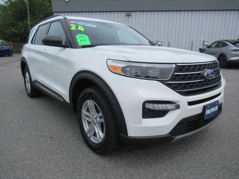 Used 2024 Ford Explorer XLT w/ Equipment Group 202A AWD/4WD image 3