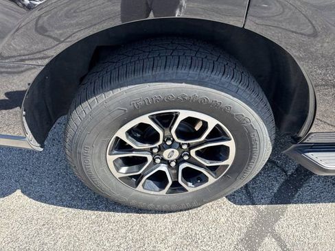 Used 2024 Ford Expedition XLT image 5