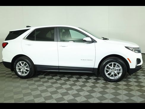 Used 2023 Chevrolet Equinox LT image 2