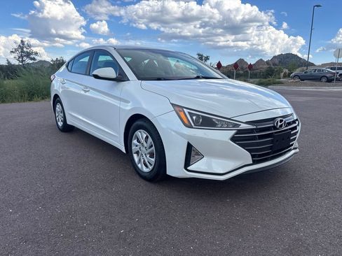 Used 2019 Hyundai Elantra SE FWD image 3