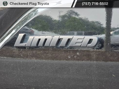 Used 2024 Toyota Tacoma Limited w/ Limited Package (LT) AWD/4WD image 18
