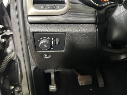 Used 2020 Jeep Grand Cherokee Laredo image 19