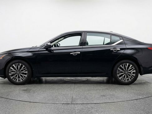 Used 2025 Nissan Altima 2.5 SV image 5