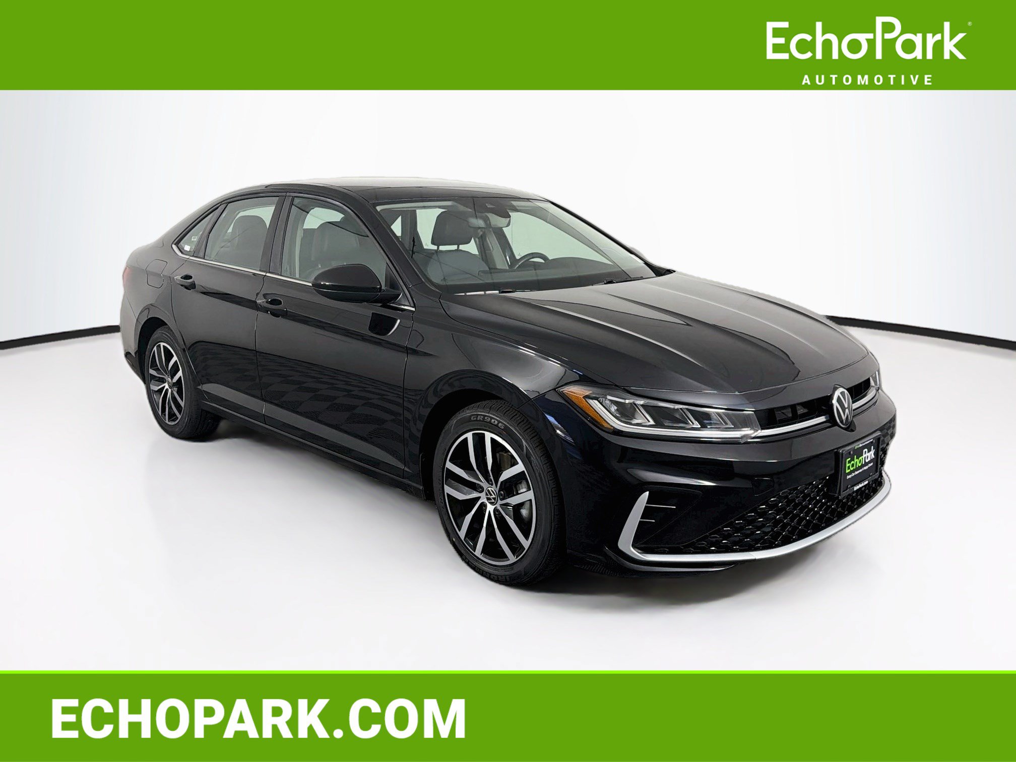 Used 2025 Volkswagen Jetta SE FWD image 1