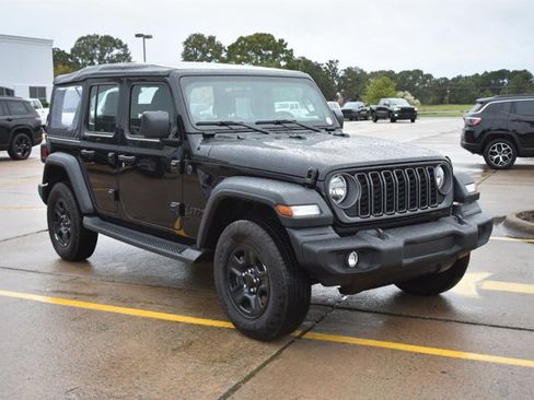 Used 2025 Jeep Wrangler Sport image 3