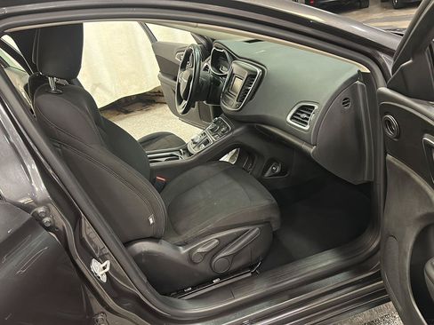 Certified 2016 Chrysler 200 Limited w/ Convenience Group FWD image 28