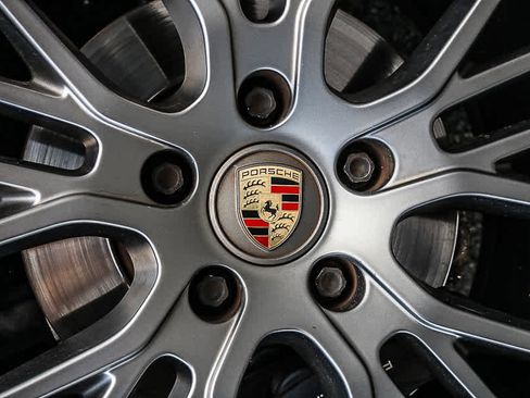 Used 2023 Porsche Panamera Platinum Edition image 15