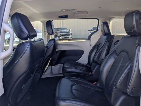 Certified 2024 Chrysler Pacifica Select image 15