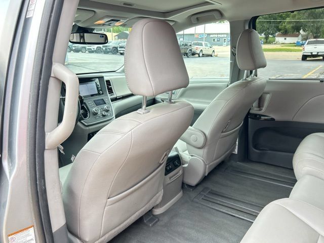 Used 2020 Toyota Sienna XLE FWD image 21