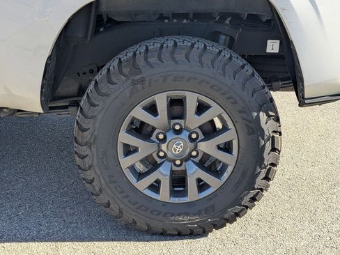 Used 2020 Toyota Tacoma SR RWD image 21