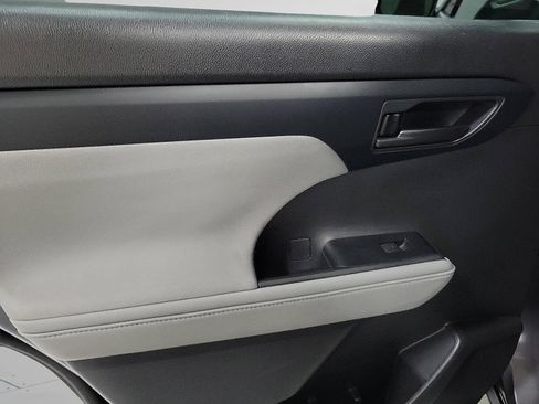 Certified 2021 Toyota Highlander L image 18