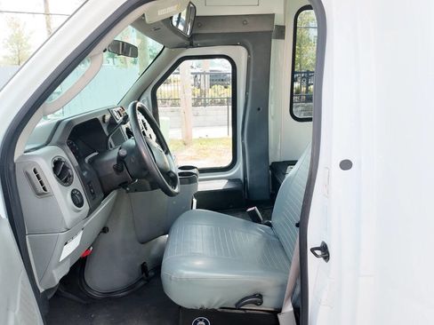 Used 2010 Ford E-450 and Econoline 450 Super Duty image 6