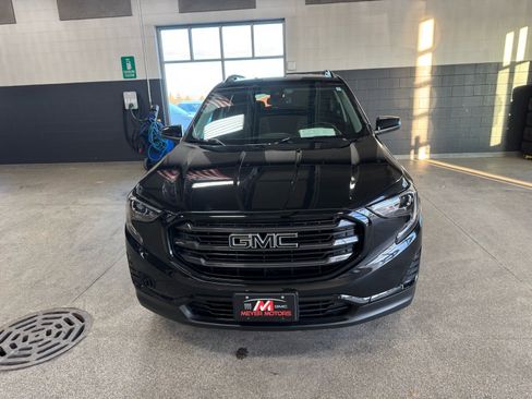 Used 2021 GMC Terrain SLE w/ Driver Convenience Package image 2