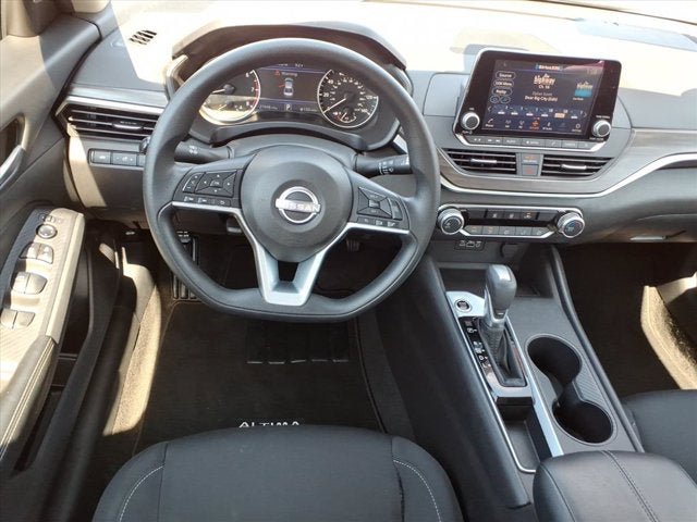 Used 2025 Nissan Altima 2.5 SV FWD image 12
