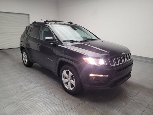 Used 2018 Jeep Compass Latitude FWD image 13