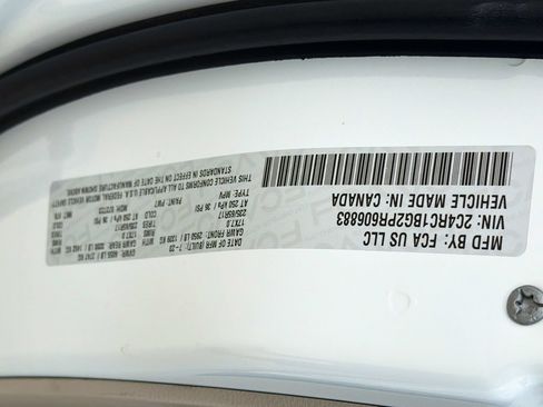 Used 2023 Chrysler Pacifica Touring-L FWD image 33