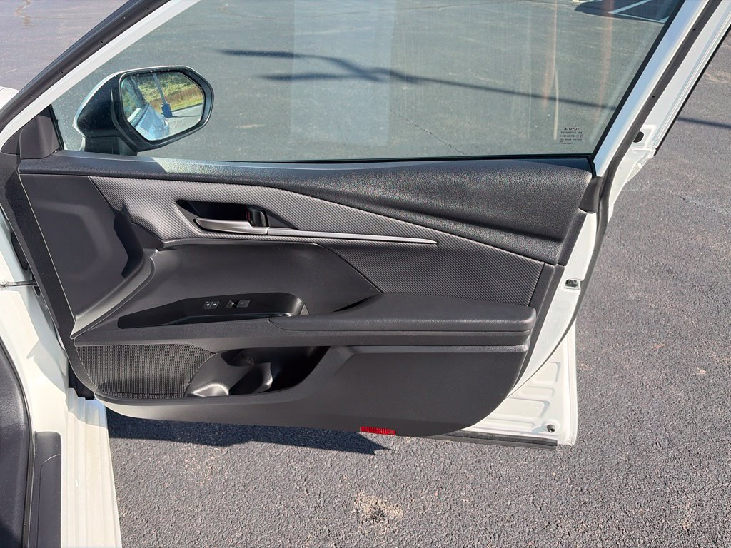 Used 2025 Toyota Camry SE FWD image 37