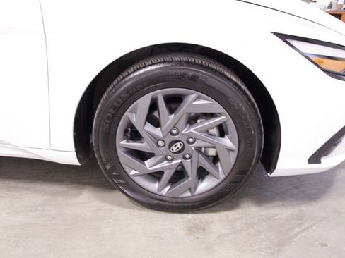 Used 2024 Hyundai Elantra SEL image 11