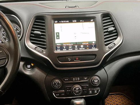 Used 2019 Jeep Cherokee Trailhawk w/ Comfort & Convenience Group image 9