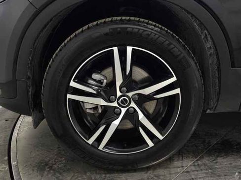 Certified 2025 Volvo XC40 B5 Core image 14