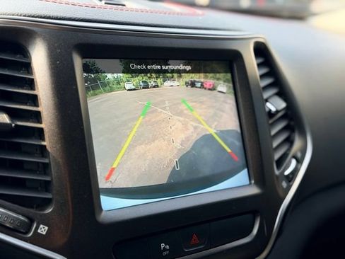 Used 2020 Jeep Cherokee Trailhawk w/ Cold Weather Group AWD/4WD image 15