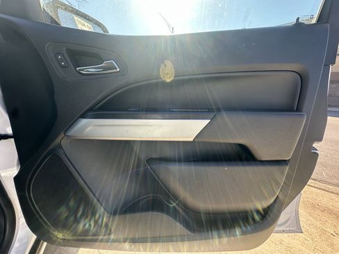 Used 2022 Chevrolet Colorado LT w/ Fleet Safety Package image 18