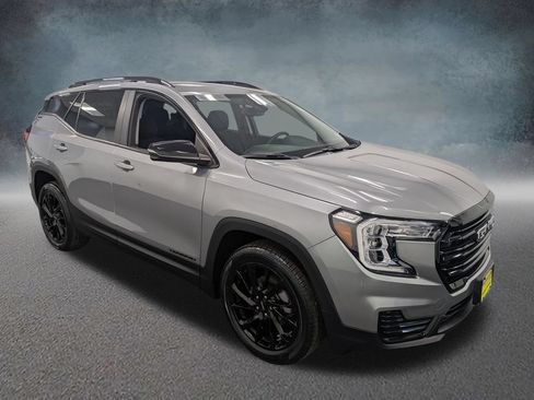 Used 2023 GMC Terrain SLE w/ Driver Convenience Package AWD/4WD image 3