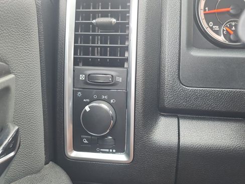 Used 2021 RAM 1500 Classic SLT AWD/4WD image 15