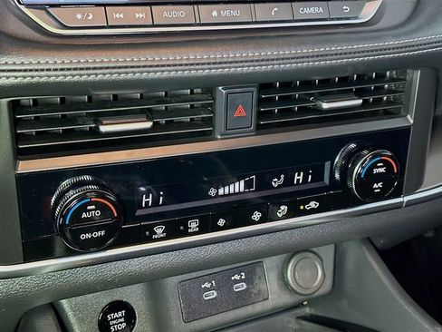 Used 2024 Nissan Rogue SV image 17