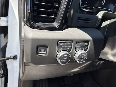 Used 2025 GMC Sierra 2500 AT4 AWD/4WD image 26