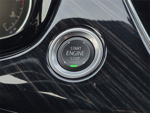 Used 2025 Cadillac XT6 Premium Luxury image 39