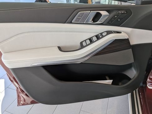 New 2026 BMW X7 xDrive40i w/ Premium Package image 11