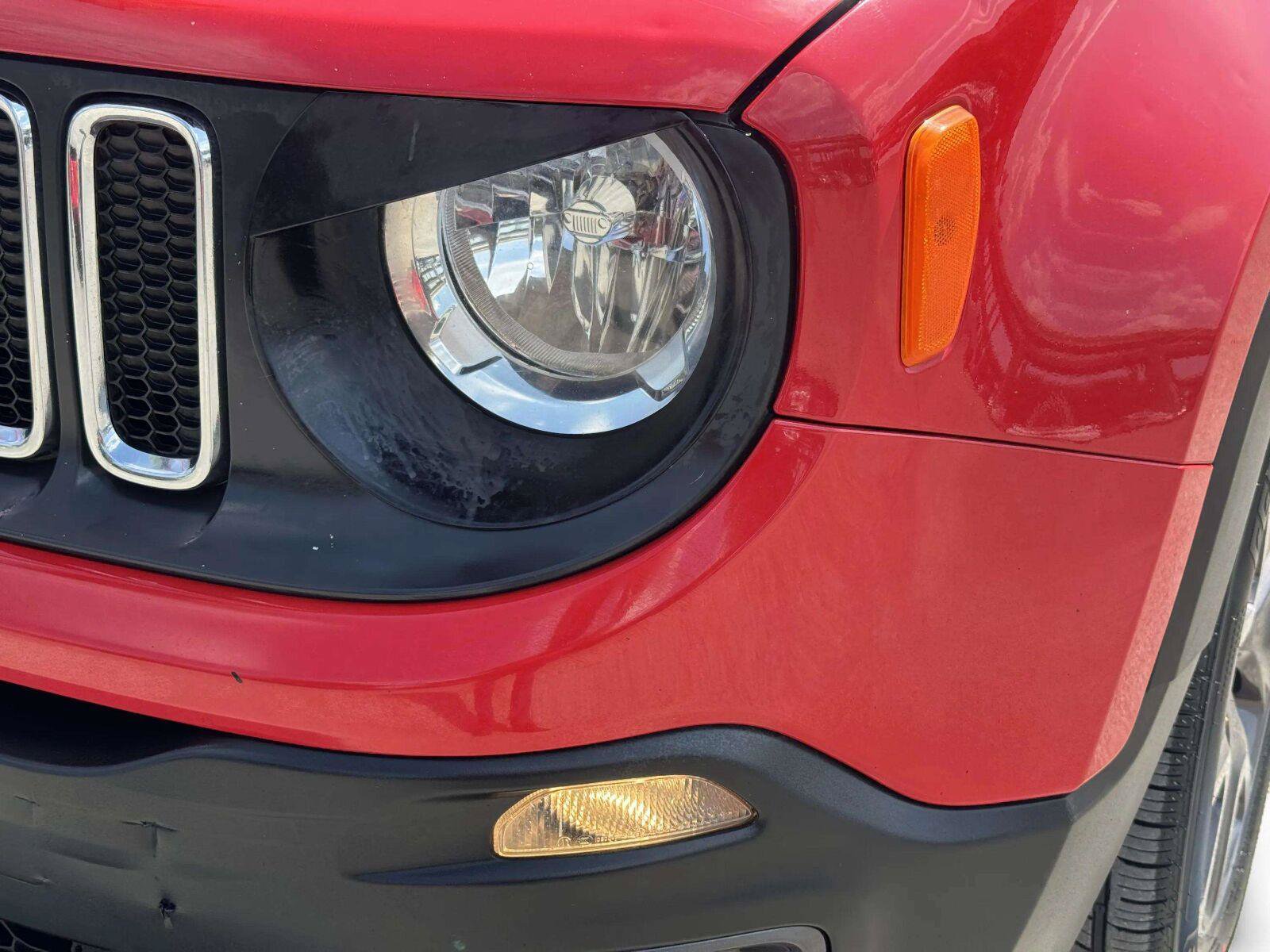 Used 2015 Jeep Renegade Latitude w/ Popular Equipment Group FWD image 12