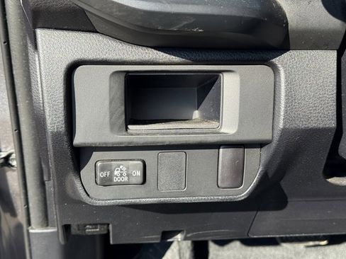 Used 2016 Toyota Tacoma SR w/ SR Convenience Package image 18