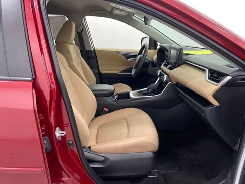 Certified 2022 Toyota RAV4 XLE image 28