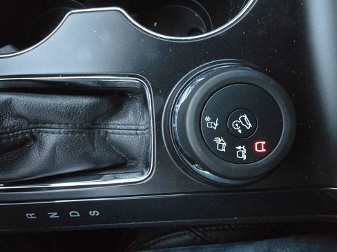 Used 2019 Ford Explorer XLT w/ Equipment Group 202A image 13