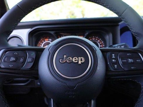 Used 2025 Jeep Wrangler Unlimited Sport AWD/4WD image 9