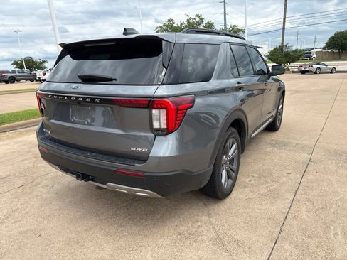 Used 2025 Ford Explorer Active w/ Active Comfort Package AWD/4WD image 7