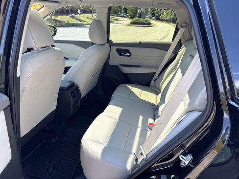 Used 2025 Nissan Rogue SL w/ SL Premium Package image 20