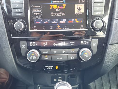 Used 2019 Nissan Rogue SV FWD image 20