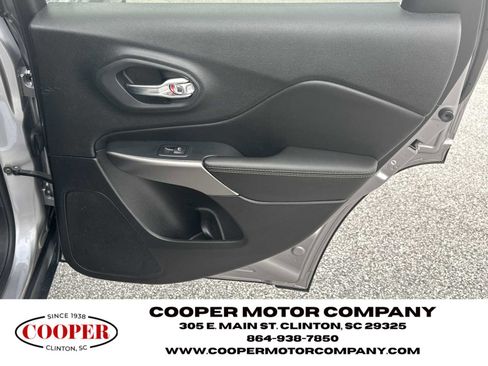 Used 2021 Jeep Cherokee Limited image 17